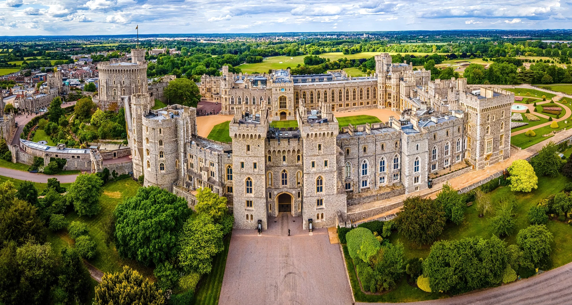 Aerial-view-of-Windsor-Castle.-Masthead Aerial-view-of-Windsor-Castle.-Masthead